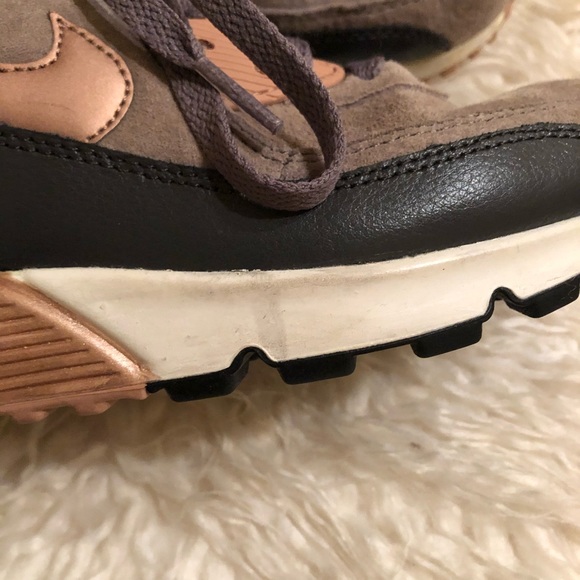 nike rose gold air max - Picture 4 of 4